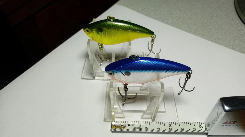 YO-ZURI, "RATTLIN'VIBE", LOTE DE MODELOS 2, 2 1/2", VARIOS SONAJEROS EN EL INTERIOR, EXC. Foto 2 de 4