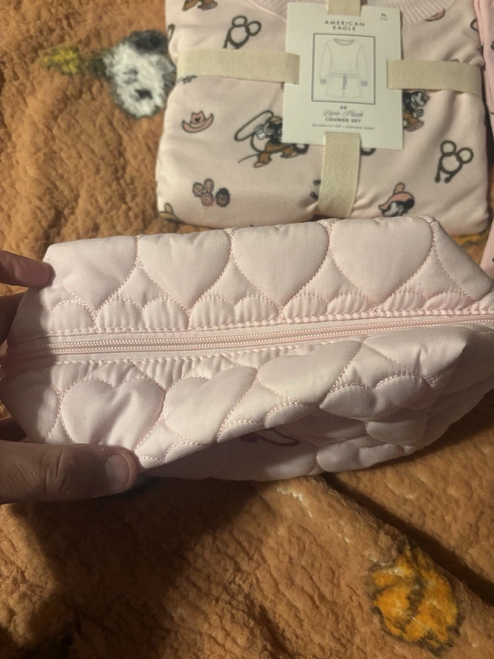 Disney American Eagle Western Mickey Cowboy Pijama Conjunto Calcetines y Bolsa de Cosméticos Foto 3 de 4