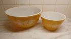 Vintage Pyrex Butterfly Gold Nesting Mixing Bowl #403 2.5 Qt and #401-1  1/2 pt