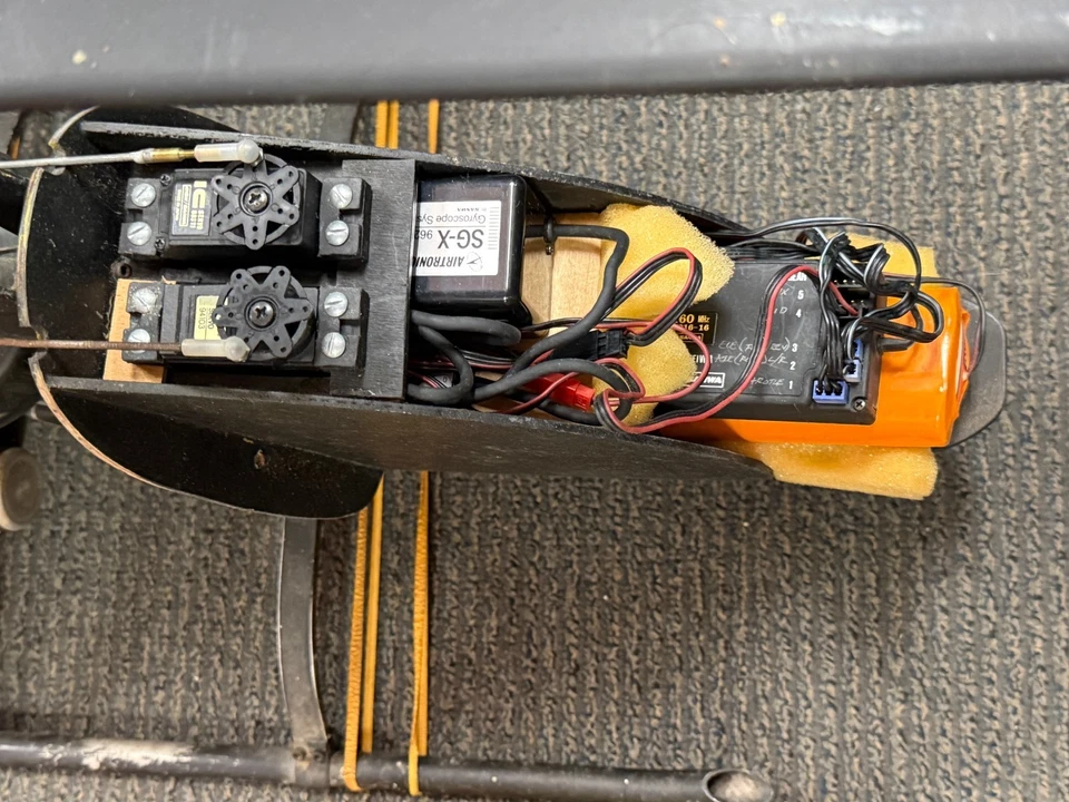 Excellent Vintage Super Mantis Gas RC Helicopter With OS Max Engine - Image 2 of 4