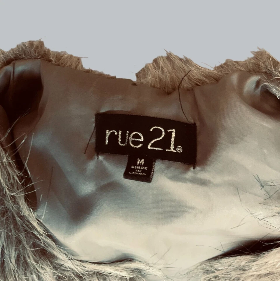 CHALECO DE PIEL SINTÉTICA RUE 21 DAMAS SIN MANGAS ELEGANTE MARRÓN GANCHO GARRA FORRADO CERRADO USADO EN EXCELENTE ESTADO M Foto 2 de 4