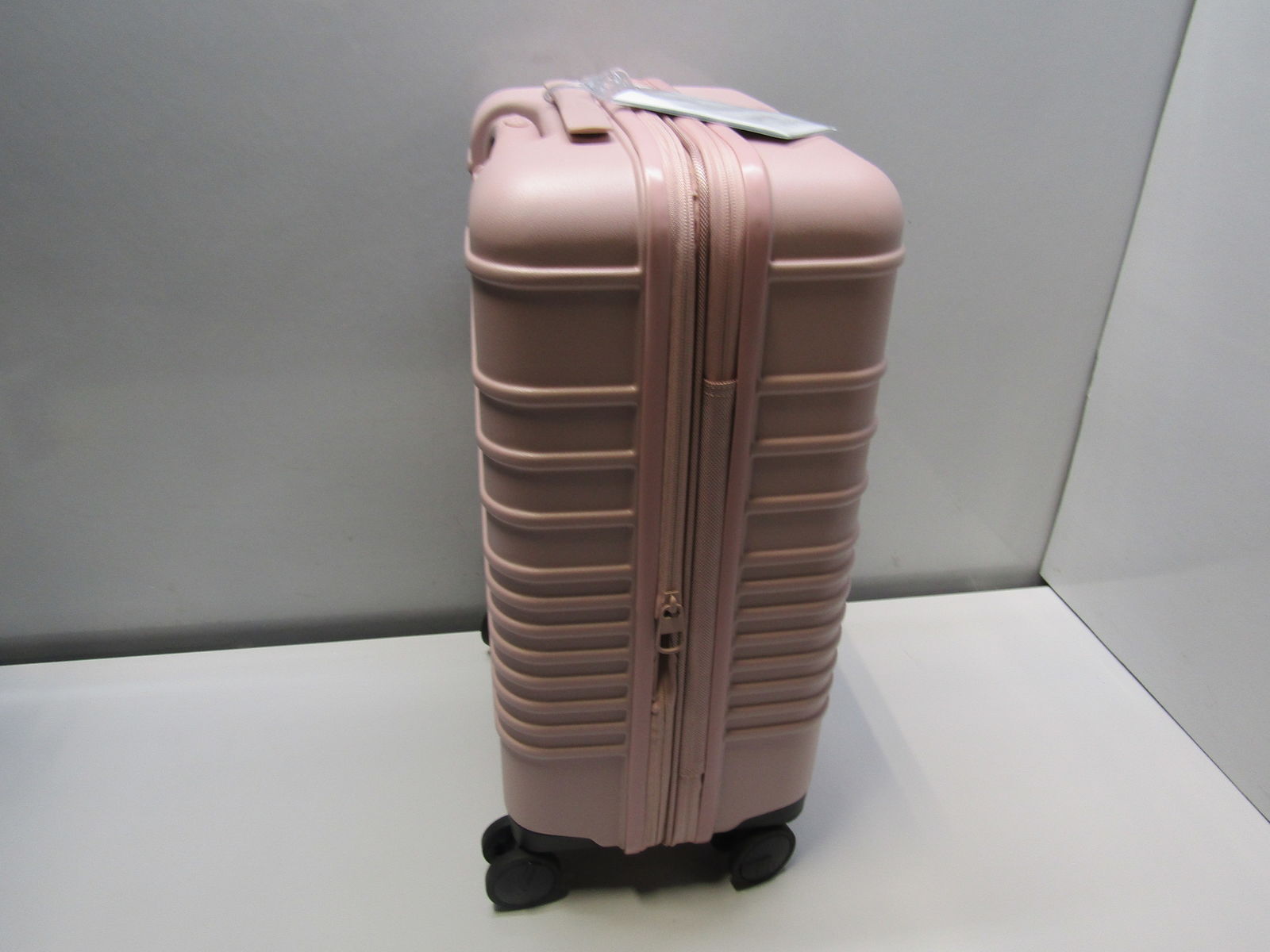 Beis The Carry-On Roller With 2 The Dopp Kit Inside - Atlas Pink