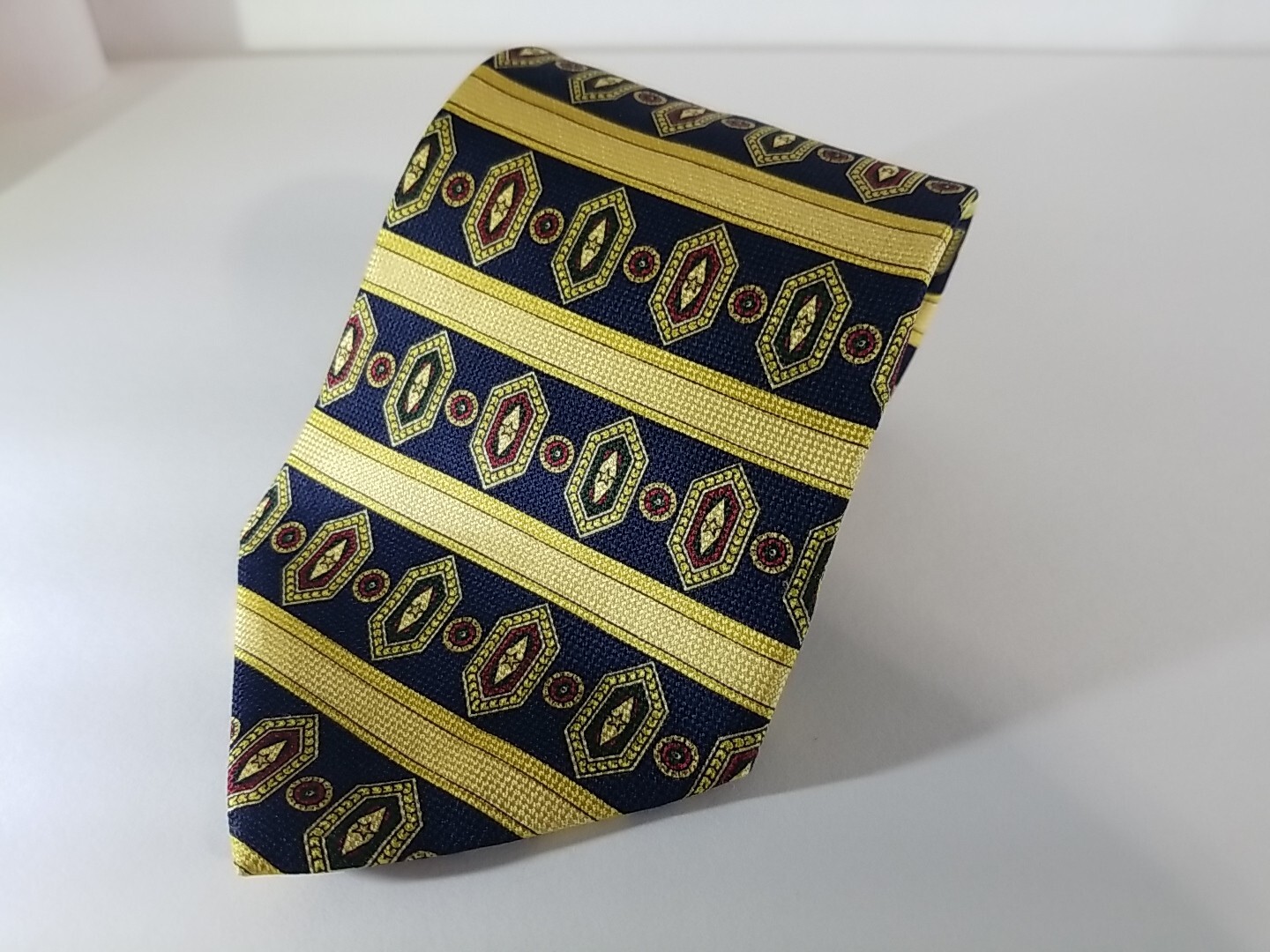 Tommy Hilfiger Silk Men's Tie 58 X 4 Inches