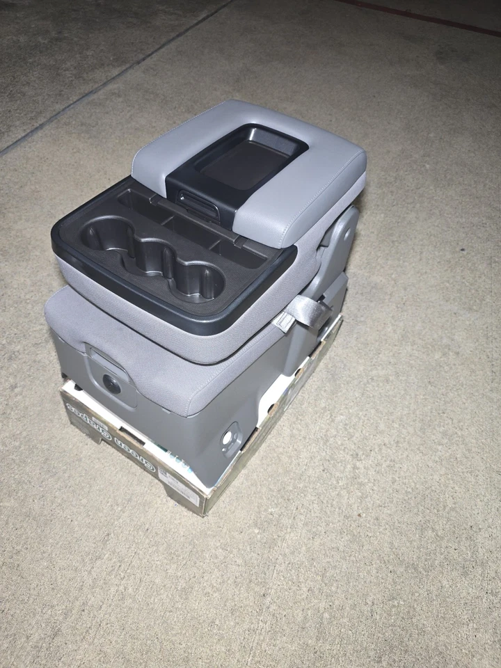 Переднее центральное сиденье в классическом стиле подходит для прыжковых сидений 14–19 CHEVY SIERRA 1500 - Изображение 2 из 4