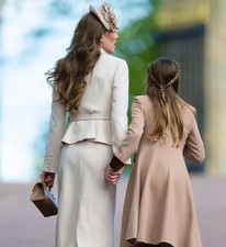 HRH Princess Catherine & Charlotte of Wales Size 5 x 7 Colour Photograph (E3)