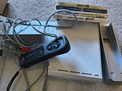 Nintendo Wii Console Bundle, Controller, Sensor Bar, Cords & 4 GamesTESTED WORKS