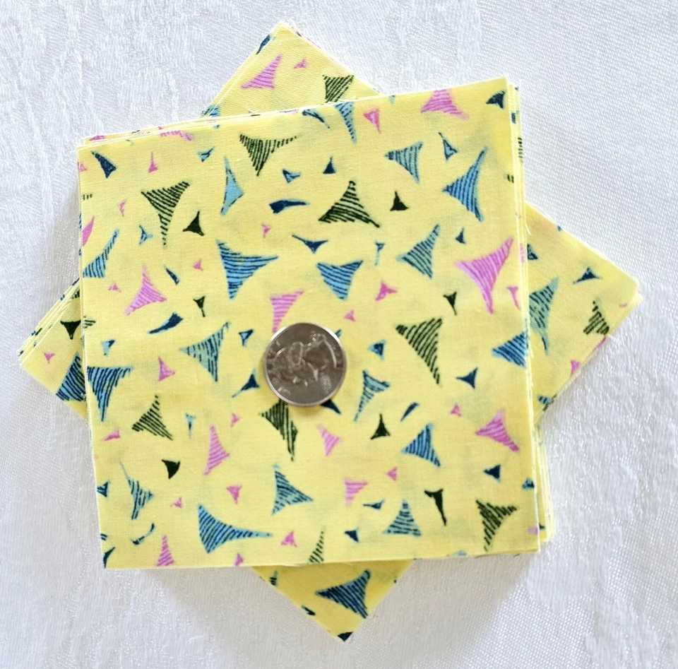 Lote de cuadrados de tela 53-5" X 5" de Fabri-Quilt multicolor sobre amarillo Foto 2 de 2