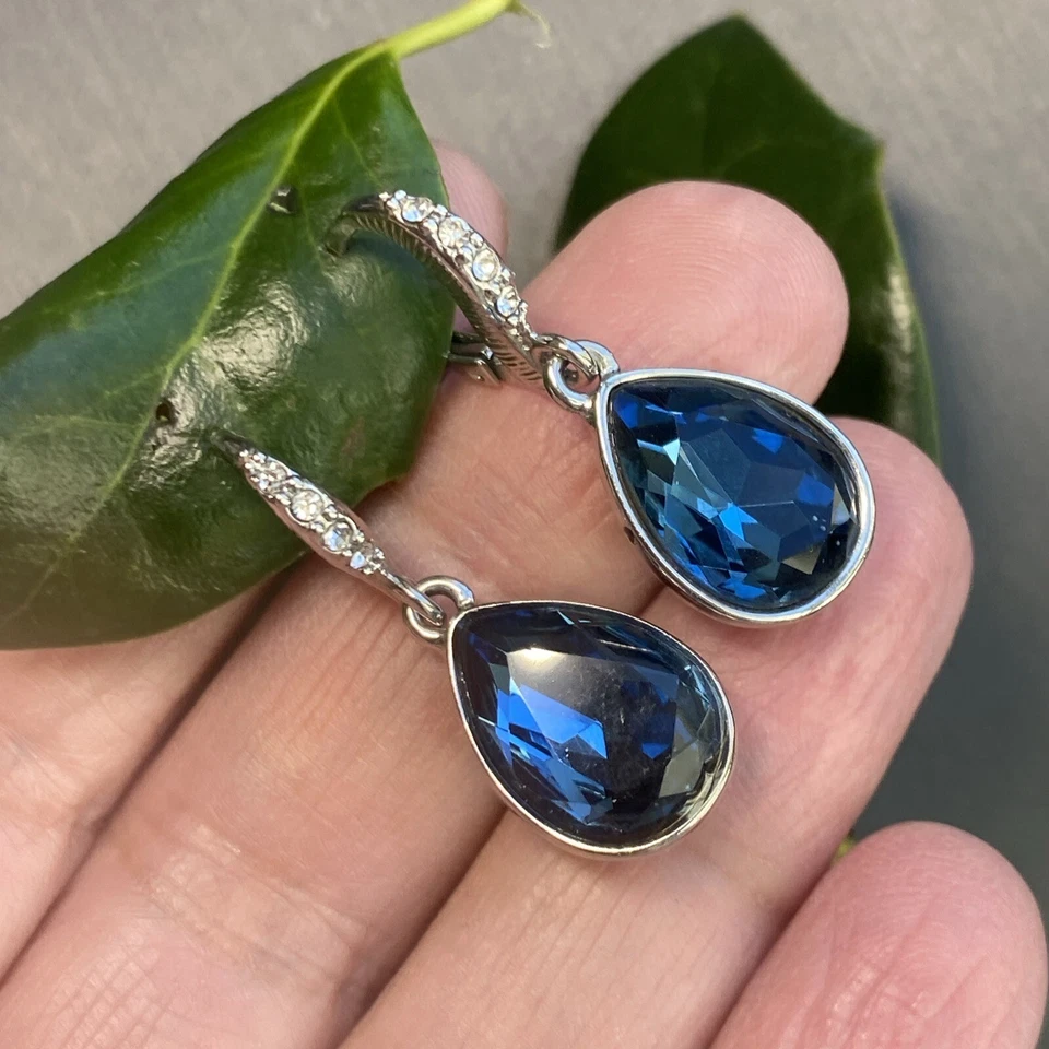 Pendientes firmados Givenchy sirena lágrima azul facetado clase de arte enchapado en rodio Foto 3 de 4