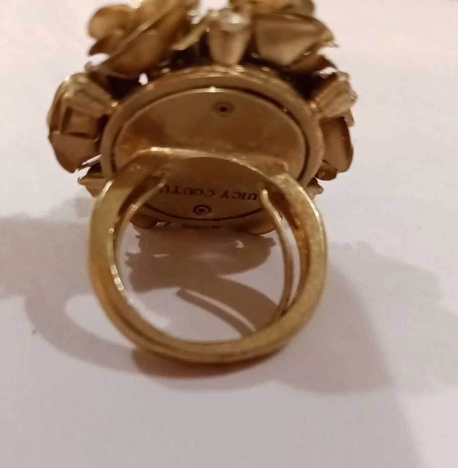 Anillo de cóctel con ramo de rosas Juicy Couture tono dorado imitación perla estrás  Foto 4 de 4