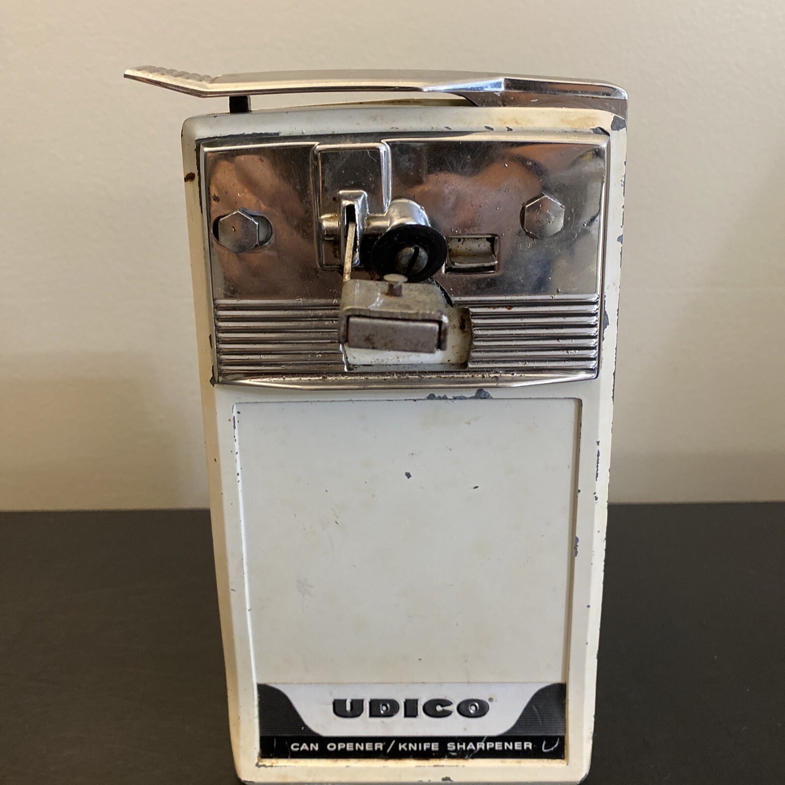 Vintage 1960s Udico Electric C-330  Can Opener w/ Knife Sharpener Off-white