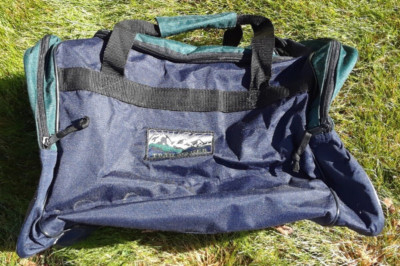 Trailmaker Equipment Duffle Bag Blue/Green 2 Pockets 19x11x10  Gym Bag Pre-owned