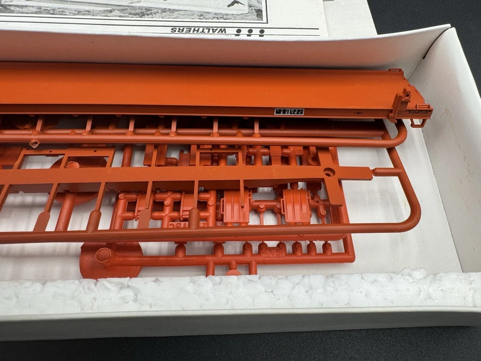 Walthers HO Scale  Santa Fe 89' F89F TOFC Flat Car #296009    - Image 3 of 4