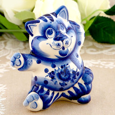 Figurine chat rigolo - Statuette char en porcelaine russe Gjel - Chat qui Danse