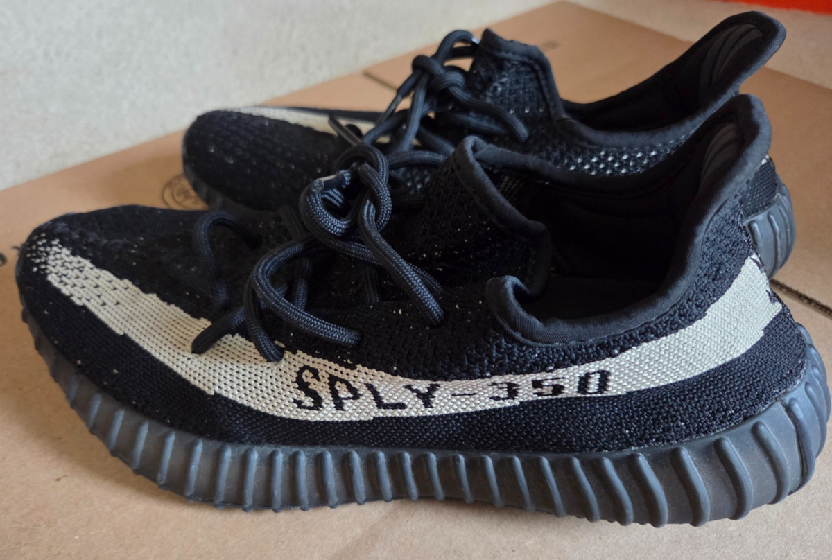 Used Men's Adidas Yeezy Boost 350 V2 