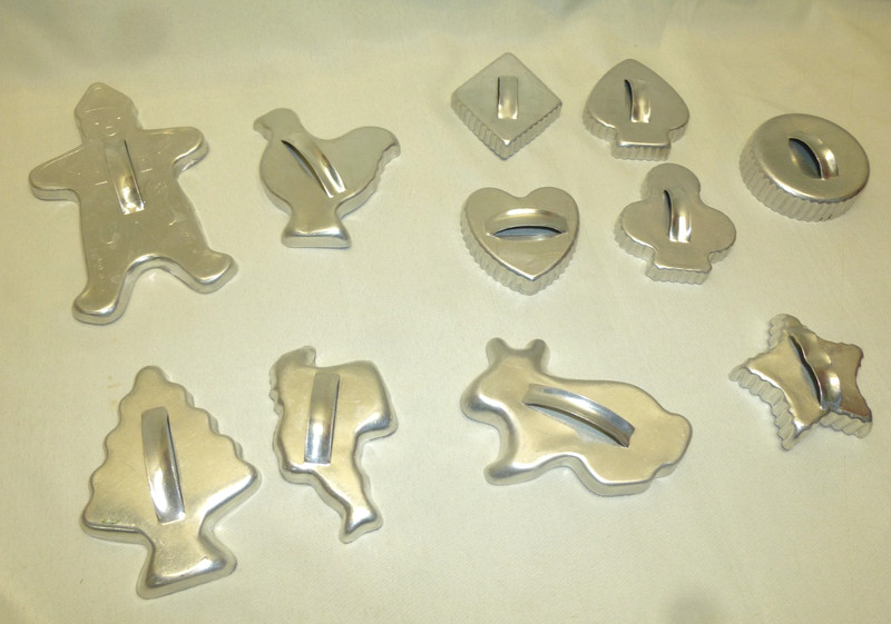 11 Aluminum Cookie Cutters Fluted Rooster Rabbit Heart Club Spade Gingerbread