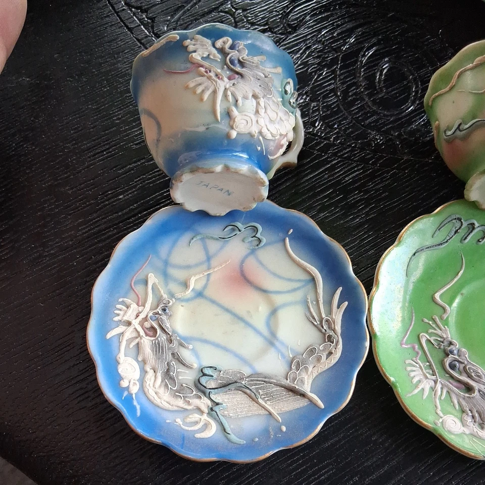 DOIS CONJUNTOS Vintage Orion Raised Moriage Dragon Design Copo e Pires Japão VerdeAzul - Imagem 2 de 4