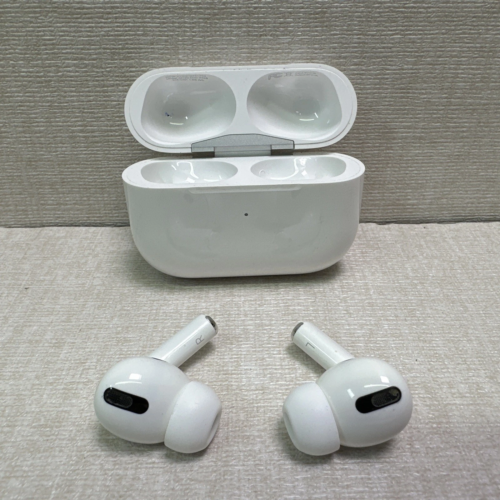 Apple AirPods Pro 1st Generation Wireless Charging Case Headphones Model A2190
