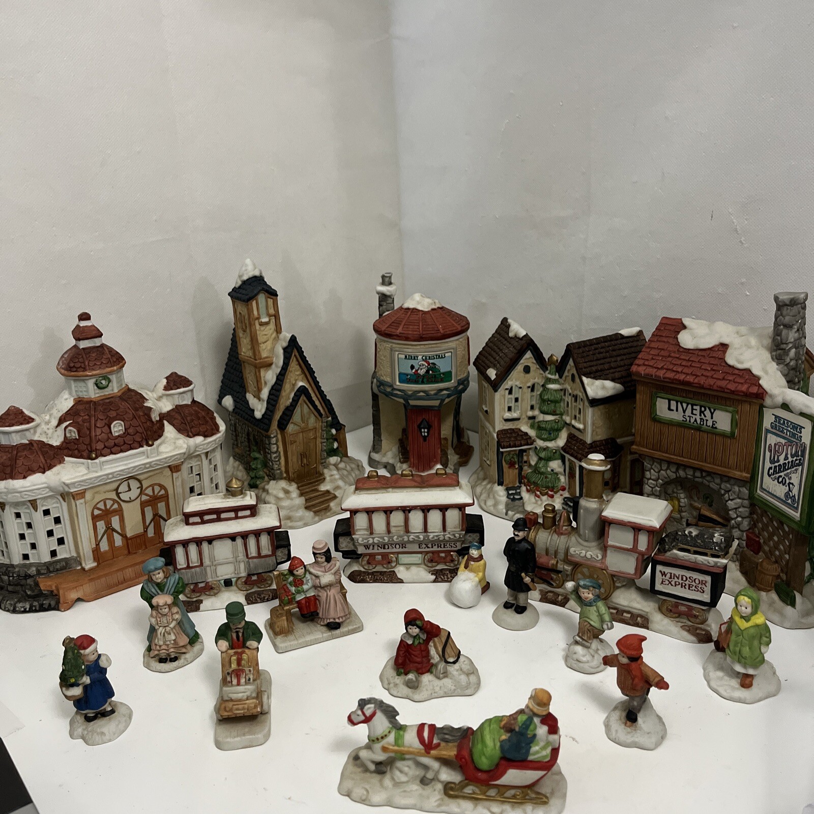 Grandeur Noel Victorian Village Porcelain Christmas Holiday Decor 19