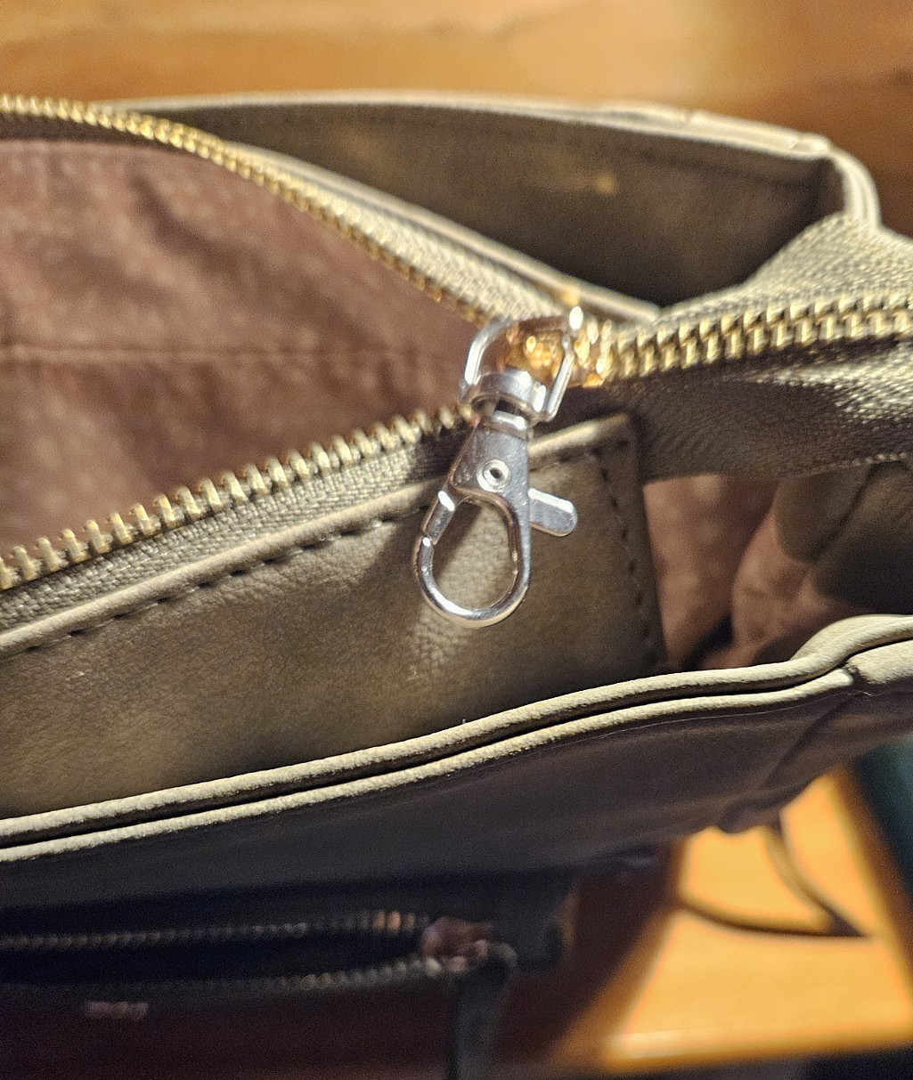 Violet Ray Retangular Shoulder/Handle Handbag/Tot… - image 10