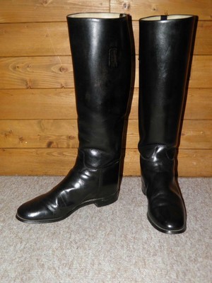 black leather boots size 6