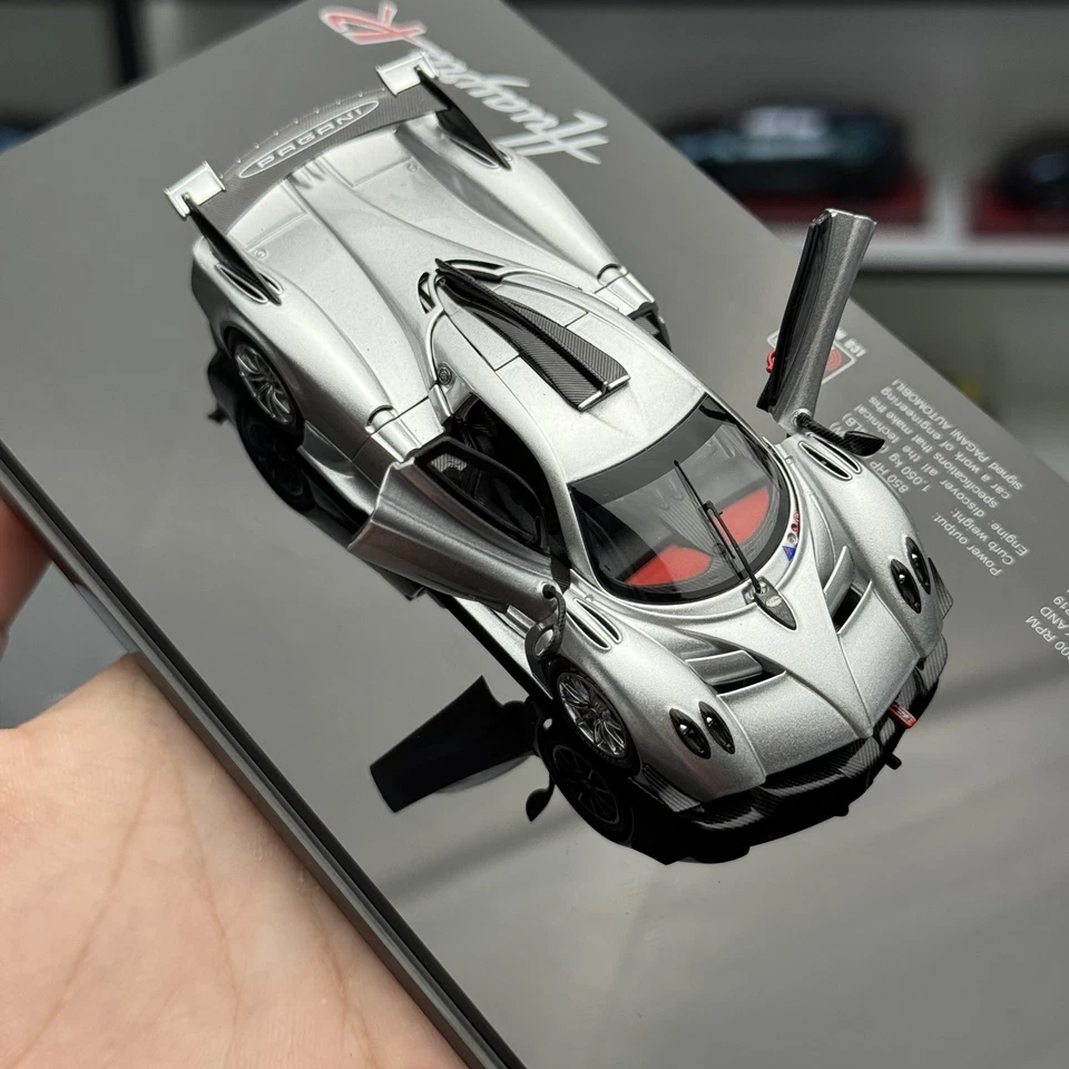 LCD 1:43 Pagani Huyara R Silver  - Immagine 3 di 4