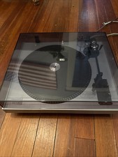 Realistic LAB-130 Precision Belt Drive Turntable With Top.. For Parts Does Power