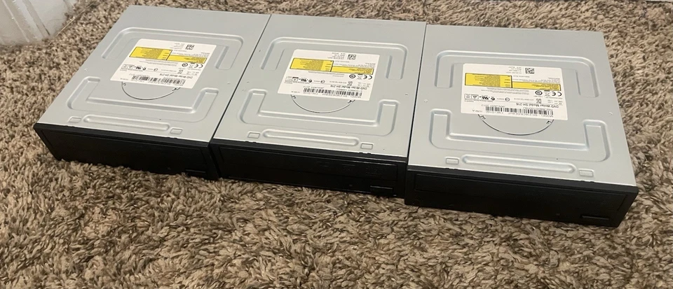 Лот из 3 пишущих дисков SATA Toshiba Samsung SH-216DB/DEBHF Multi DVD/CD-RW - Изображение 2 из 4