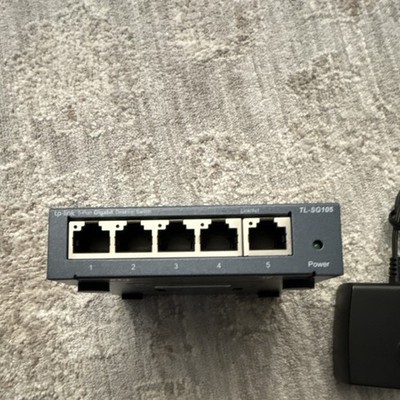 TP-Link TL-SG105 5-Port Gigabit Ethernet Desktop Unmanaged Switch RJ-45