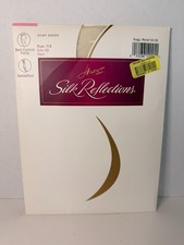 Hanes Silk Reflections Silky Sheer Pantyhose Style 715 Pearl Size CD Sandalfoot