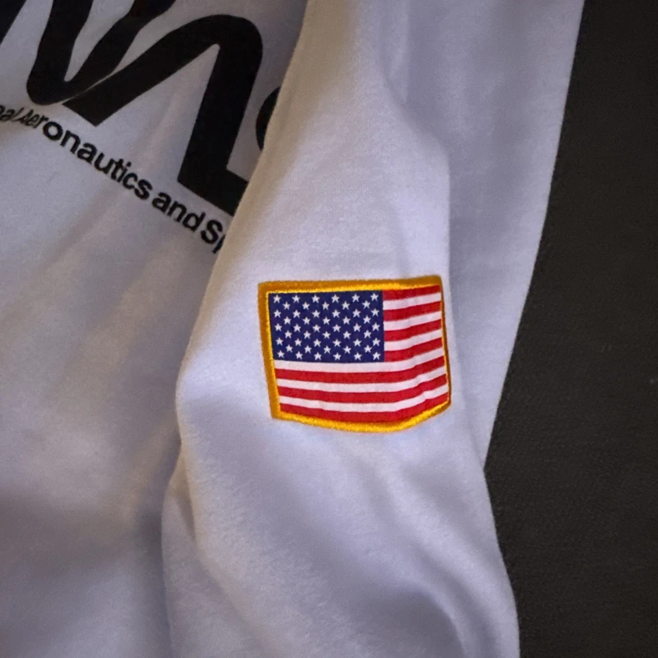 Sudadera NASA Talla L Para Hombres H&M Administración Nacional de Aeronáutica del Espacio Azul Foto 4 de 4