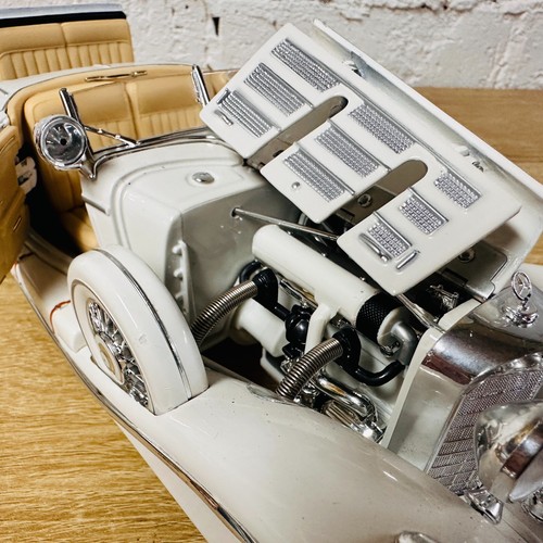 1936 Mercedes-Benz 500K TYP Specialroadster White Maisto 1:18 Premiere Edition - 第 17/22 張圖片