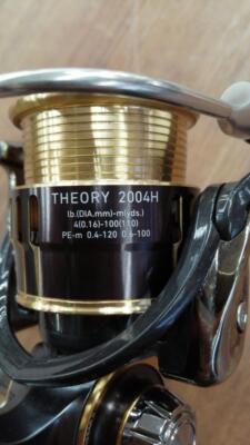 ダイワ THEORY 2004H Daiwa 17 THEORY 2004H (2000 size) Spinning Reel Gear Ratio 5.6:1 F