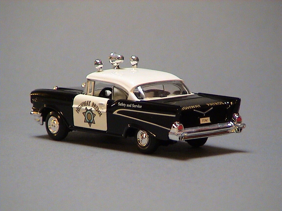 Corgi Classics 1:43 - CHEVROLET BEL AIR 1956 - HIGWAY PATROL Code. 97396 - Immagine 4 di 4