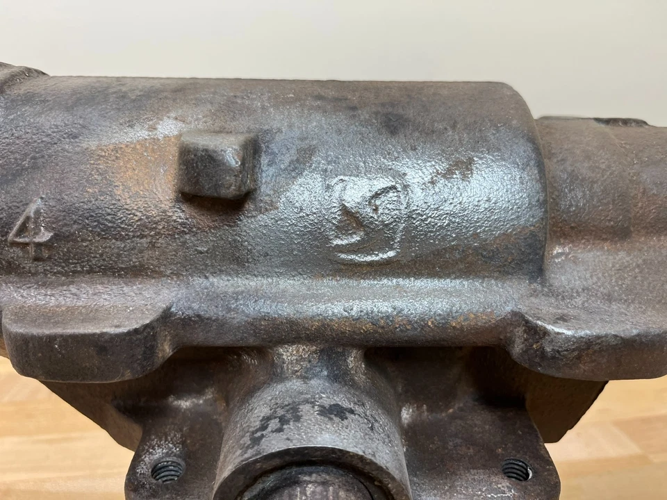 Caja de cambios de dirección asistida OEM - camioneta Chevy C10 y GMC 1500 1968-1977: GM Saginaw 808 Foto 2 de 4