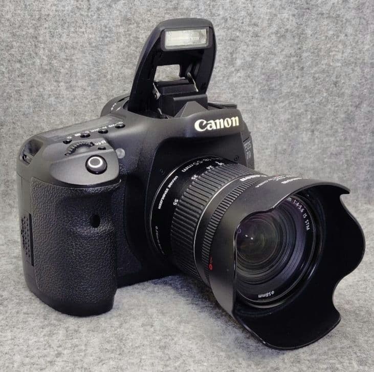 Canon EOS 7D Digital SLR Camera with EF-S 18-55mm Lens Excellent