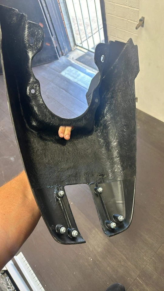 Harley Davidson Vrod Nightrod Rear OEM style replica fiberglass guard Nrs Muscle — 第 3/3 张图片