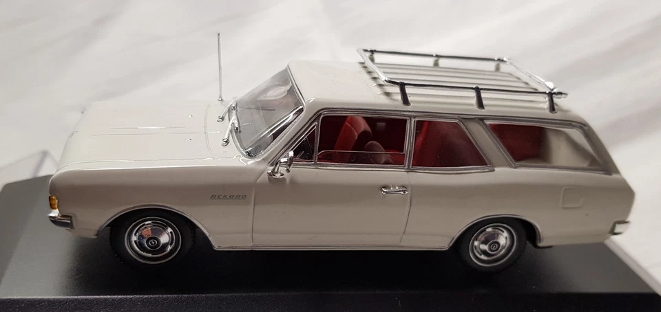MINICHAMPS 1/43 - OPEL REKORD C BREAK - 1966 - WHITE - Immagine 3 di 4