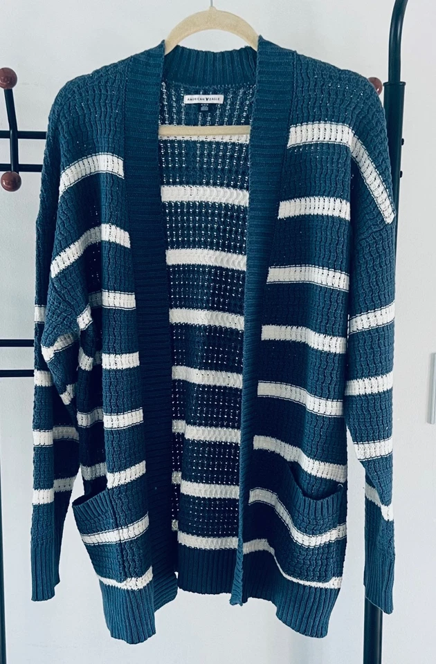 Cardigã feminino American Eagle AE malha aberta tamanho médio listra marinha - Imagem 4 de 4