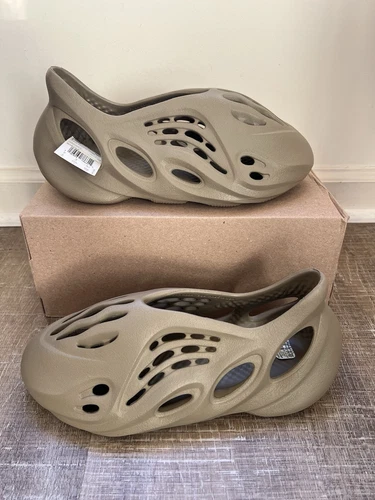 Taglia 9 Adidas Yeezy Foam Runner 'Stone Taupe' (ID4752)