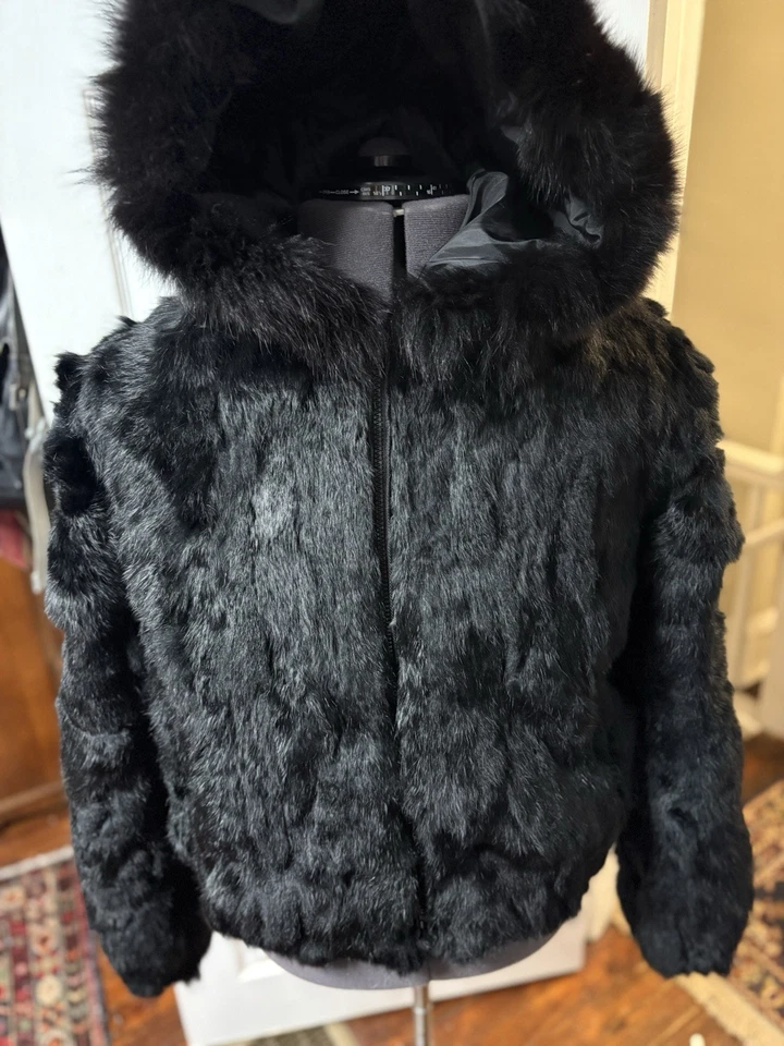 Chaqueta de bombardero de piel de conejo Knoles and Carter con ribete de cuero Foto 3 de 4