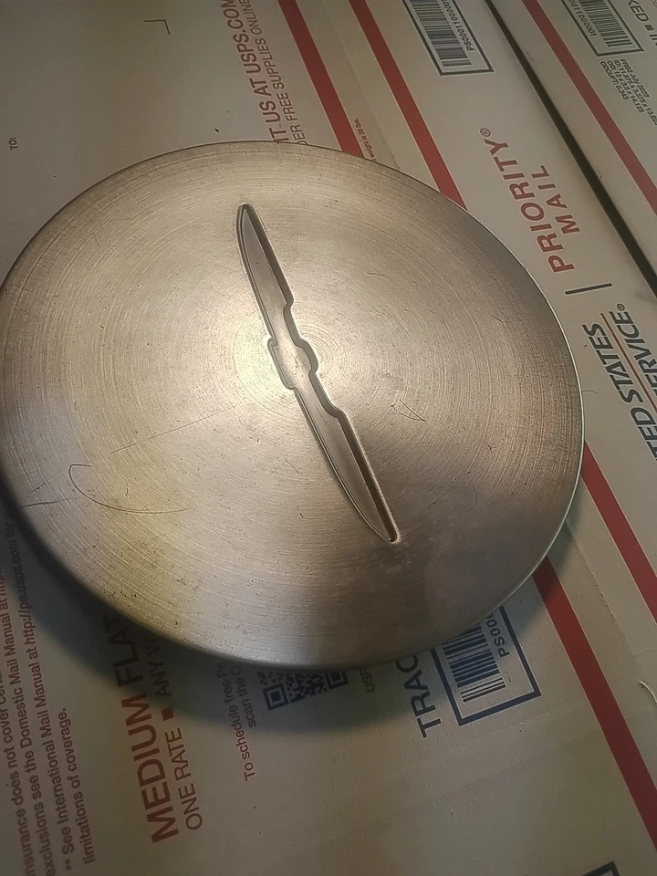 Tapa central de rueda Ford Thunderbird 1989-1992 OEM, Hollander 1682 Foto 3 de 4