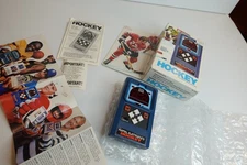 Mattel HOCKEY   Vintage Electronic Handheld Tabletop Arcade Video game R4   WOW