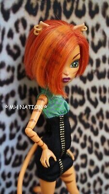 Shop Monster High Original Favorites Clawdeen at Artsy Sister.  Fantasia monster  high, Monster high cosplay, Bonecas monster high