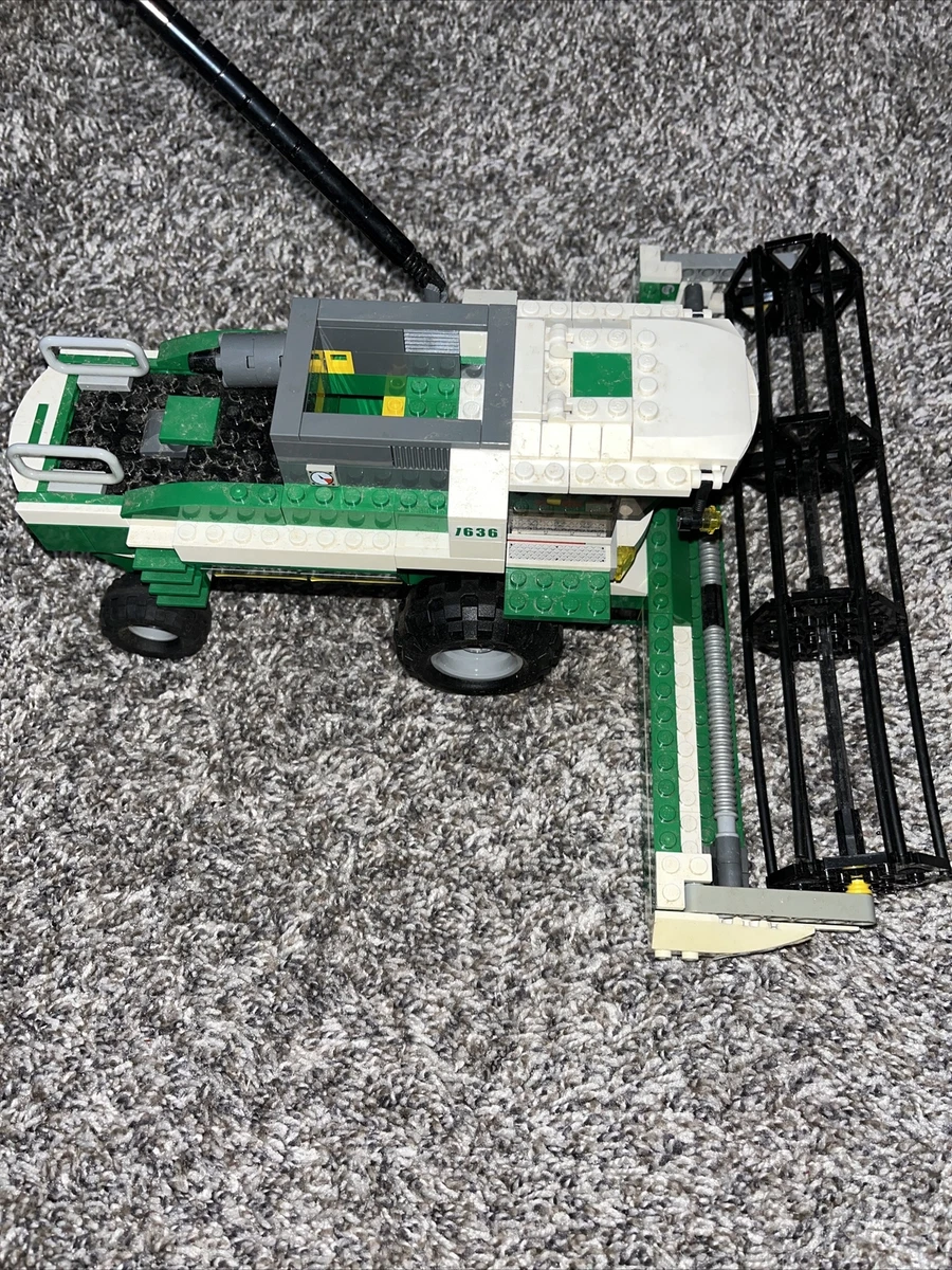 LEGO Town: City: Farm: Combine Harvester 7636. (2009) Very Rare Incomplete
