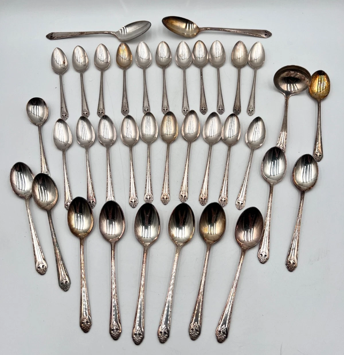 1847 Rogers Bros Eternally Yours 33 Pc Silverplate Spoon Lot Teaspoons Soup Serv
