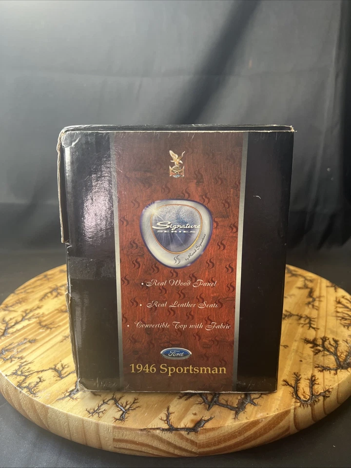 1:18 Road SIgnature Series Maroon 1946 Ford Sportsman. Wood Panel & Leather - Image 2 of 4