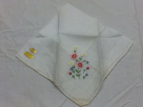 Vintage Ladies Handkerchief Saks Fifth Avenue Not Used Embroidered Flowers - Picture 12 of 12