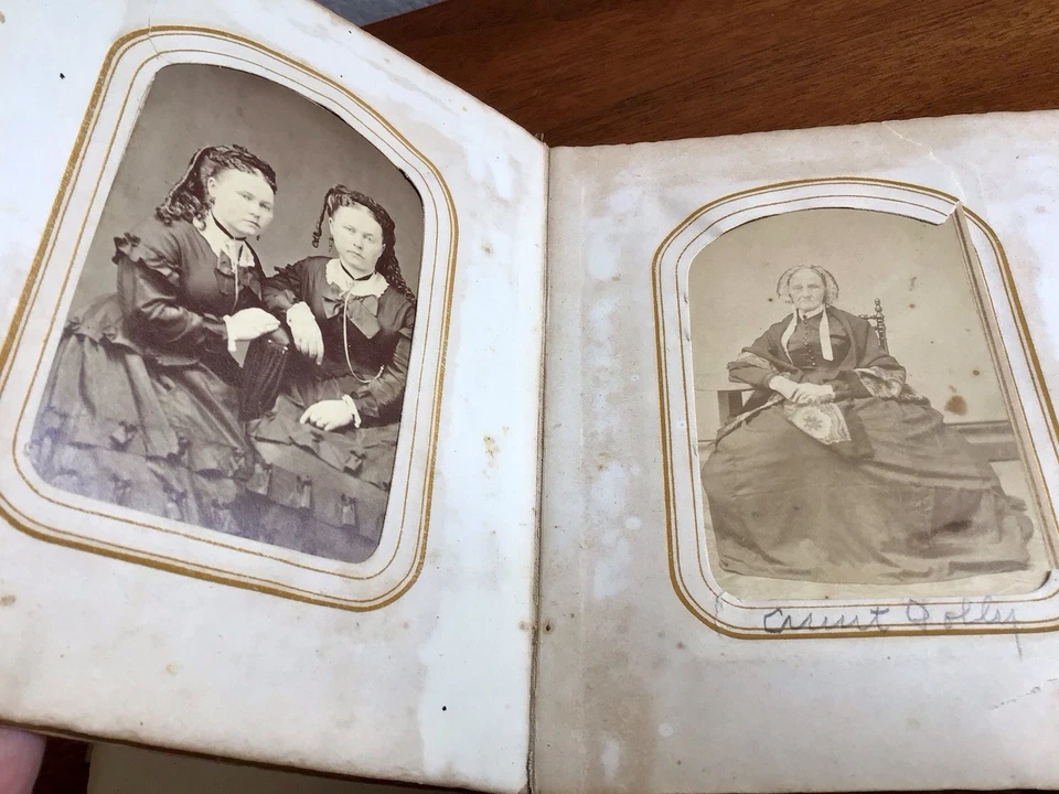 Fabuloso álbum de fotos de cuero en relieve de la era de la Guerra Civil 44 fotos gemelos idénticos Foto 3 de 4