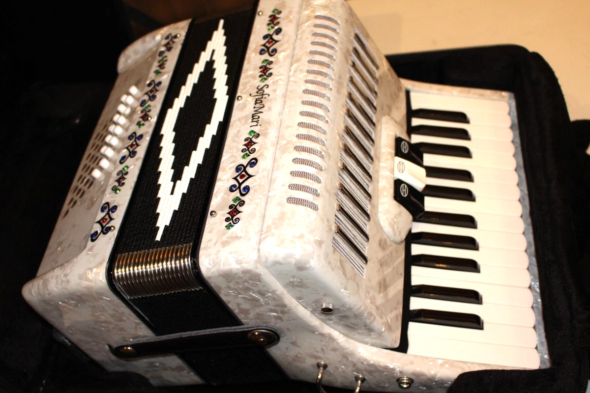 Piano Accordions with 34 Treble Keys for sale | eBay