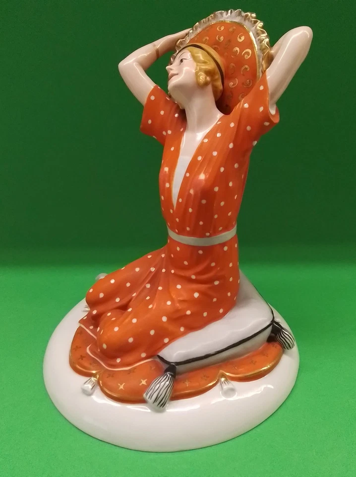 Fraureuth Porzellan figur "Mädchen auf Kissen" - Bild 2 von 4